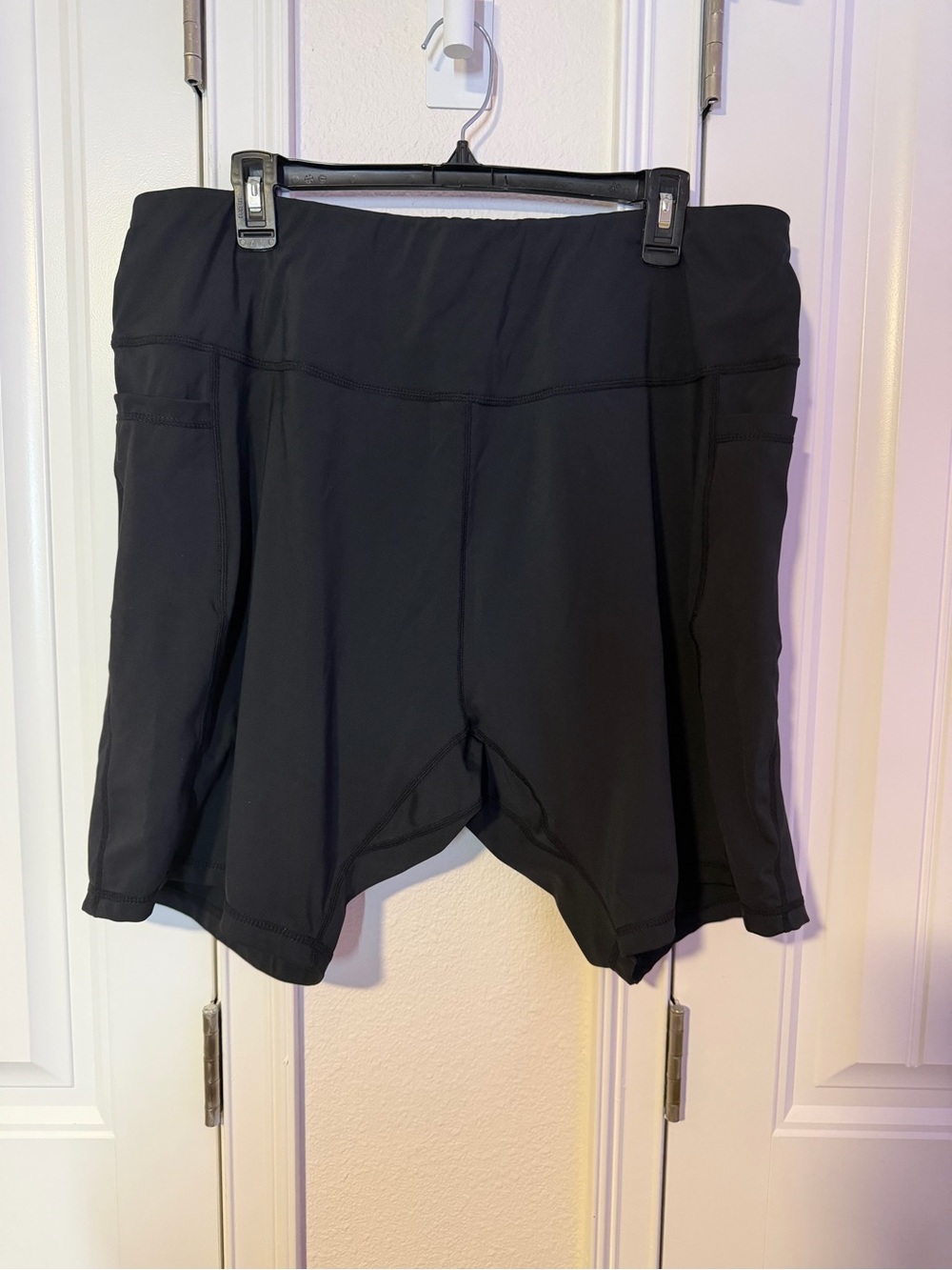 Black Women's Athletic Bike Shorts with Side Pockets